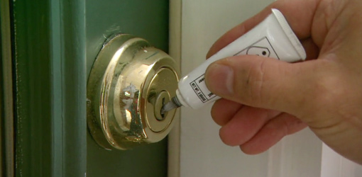 How To Fix A Jammed Door Lock?