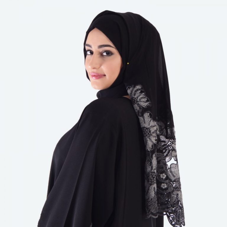 Ways In Which An Abaya Helps To Beat The Weather